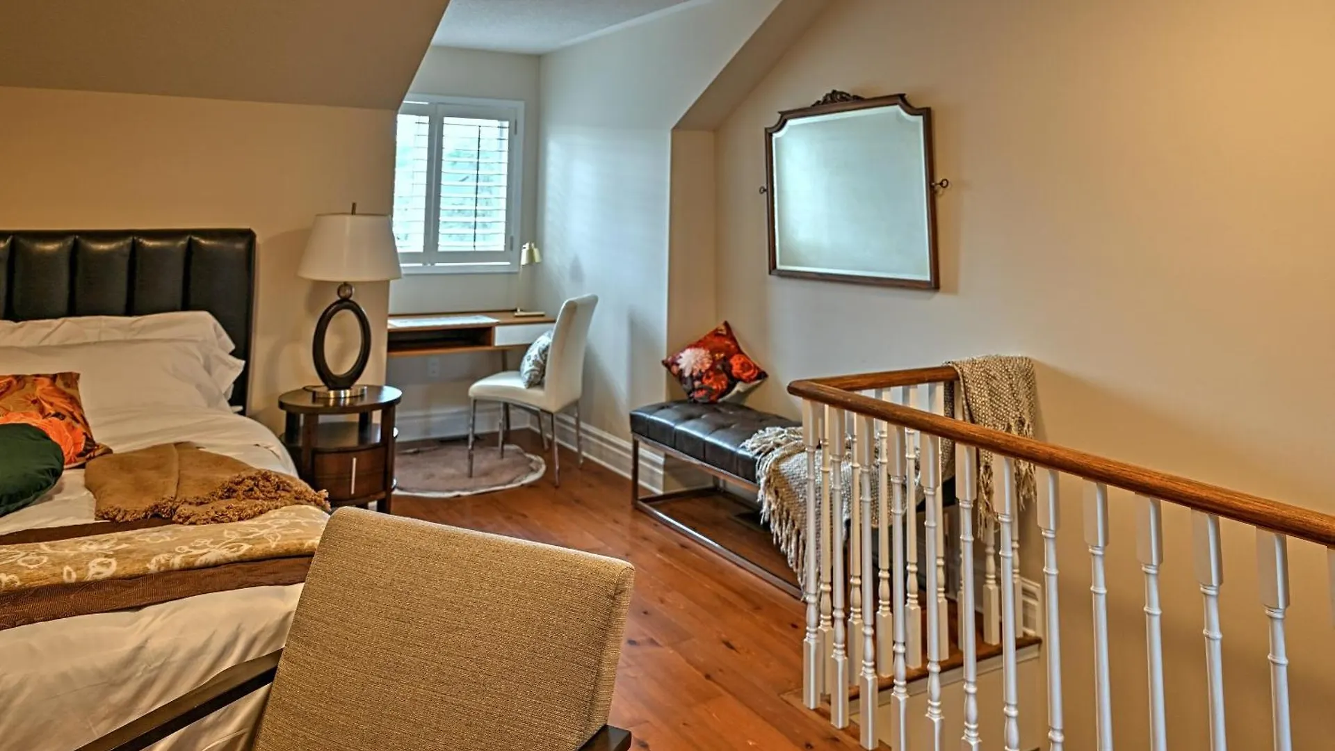 Welcome Home! Acores Bed & Breakfast Toronto