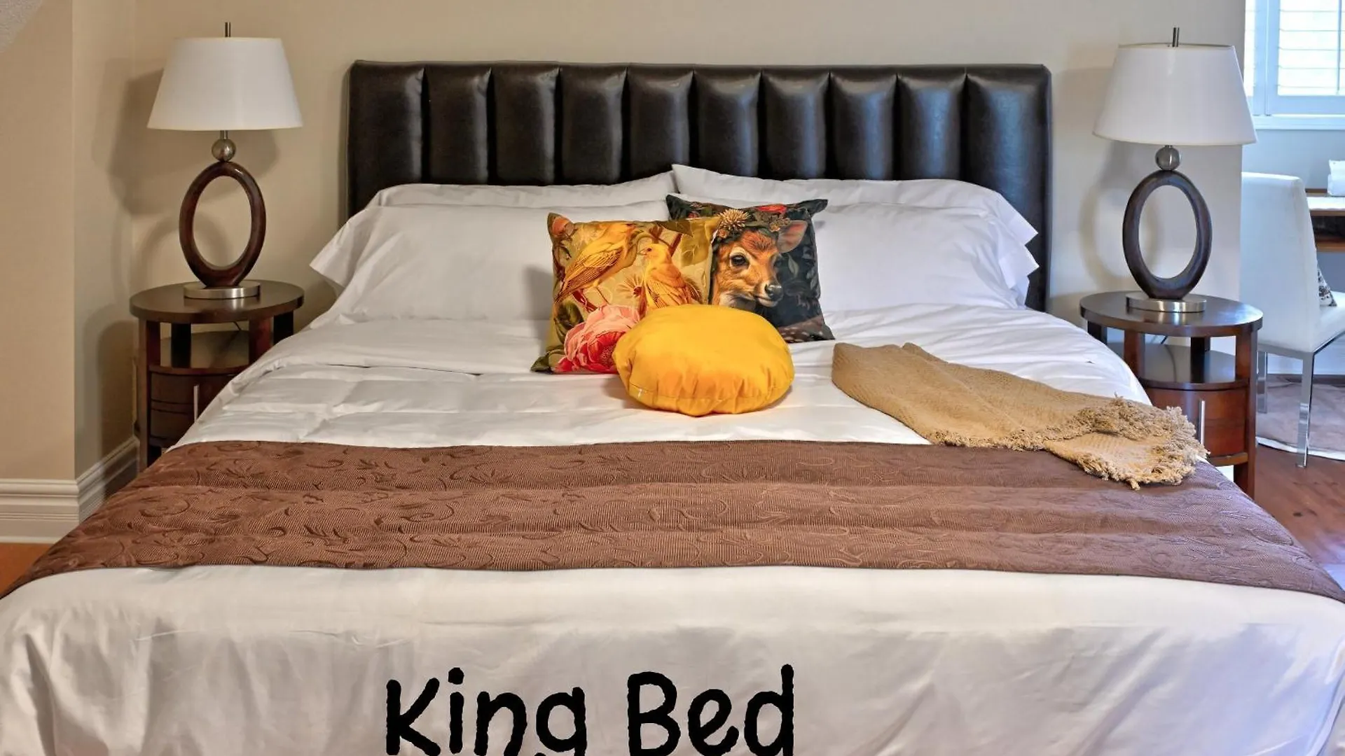 Welcome Home! Acores Bed & Breakfast Toronto