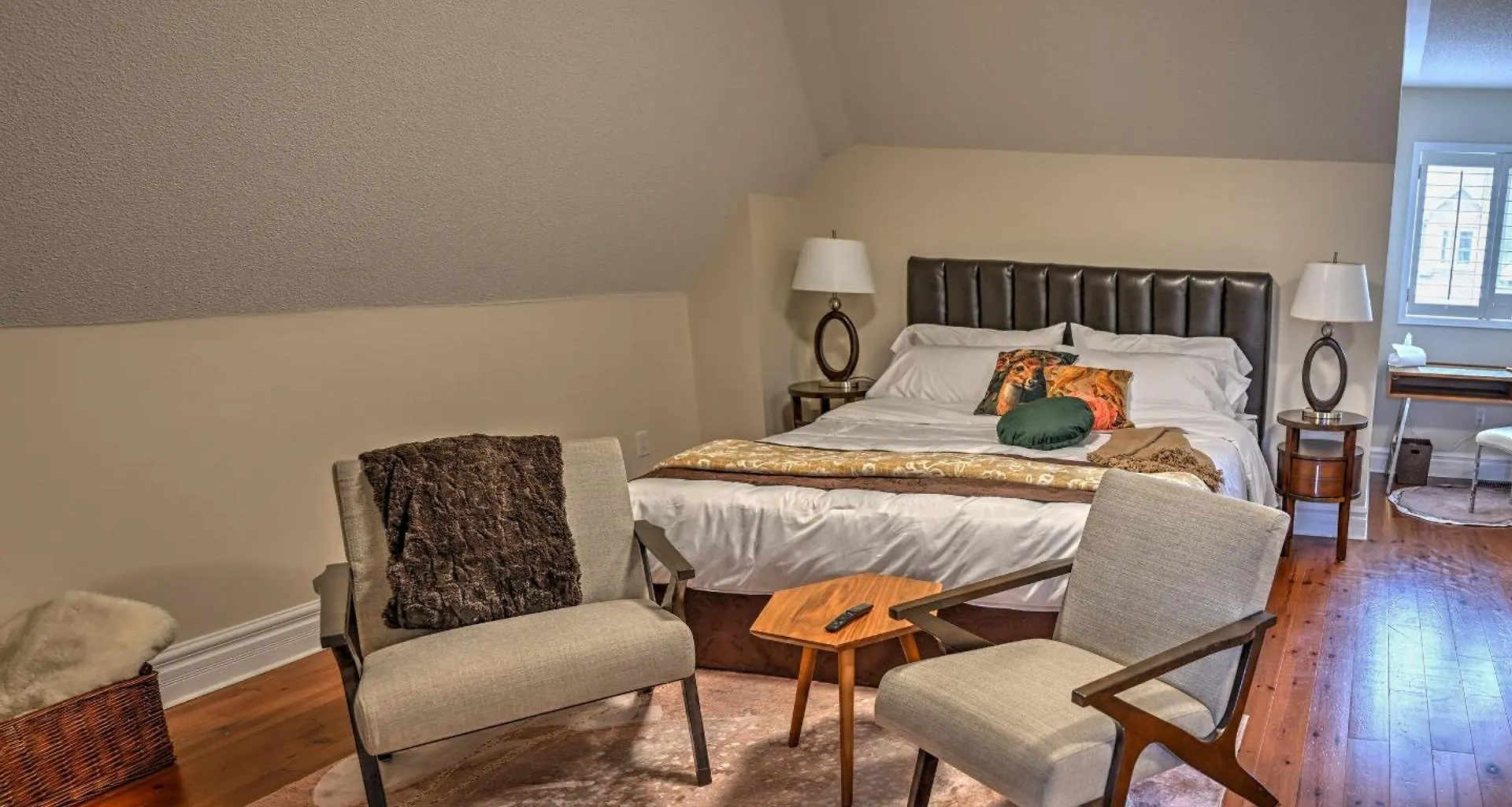 Welcome Home! Acores Bed & Breakfast Toronto