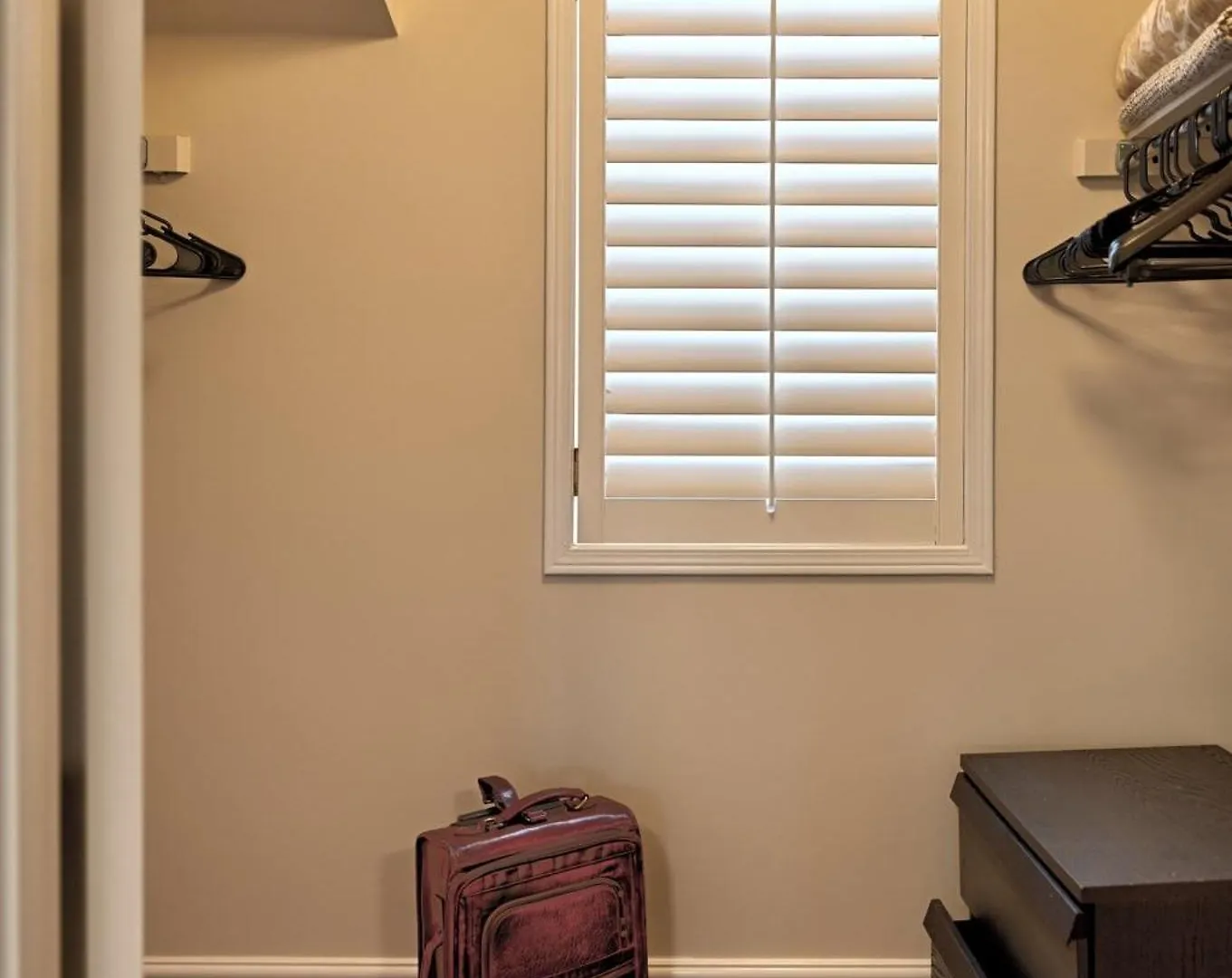 Welcome Home! Acores Bed & Breakfast Toronto