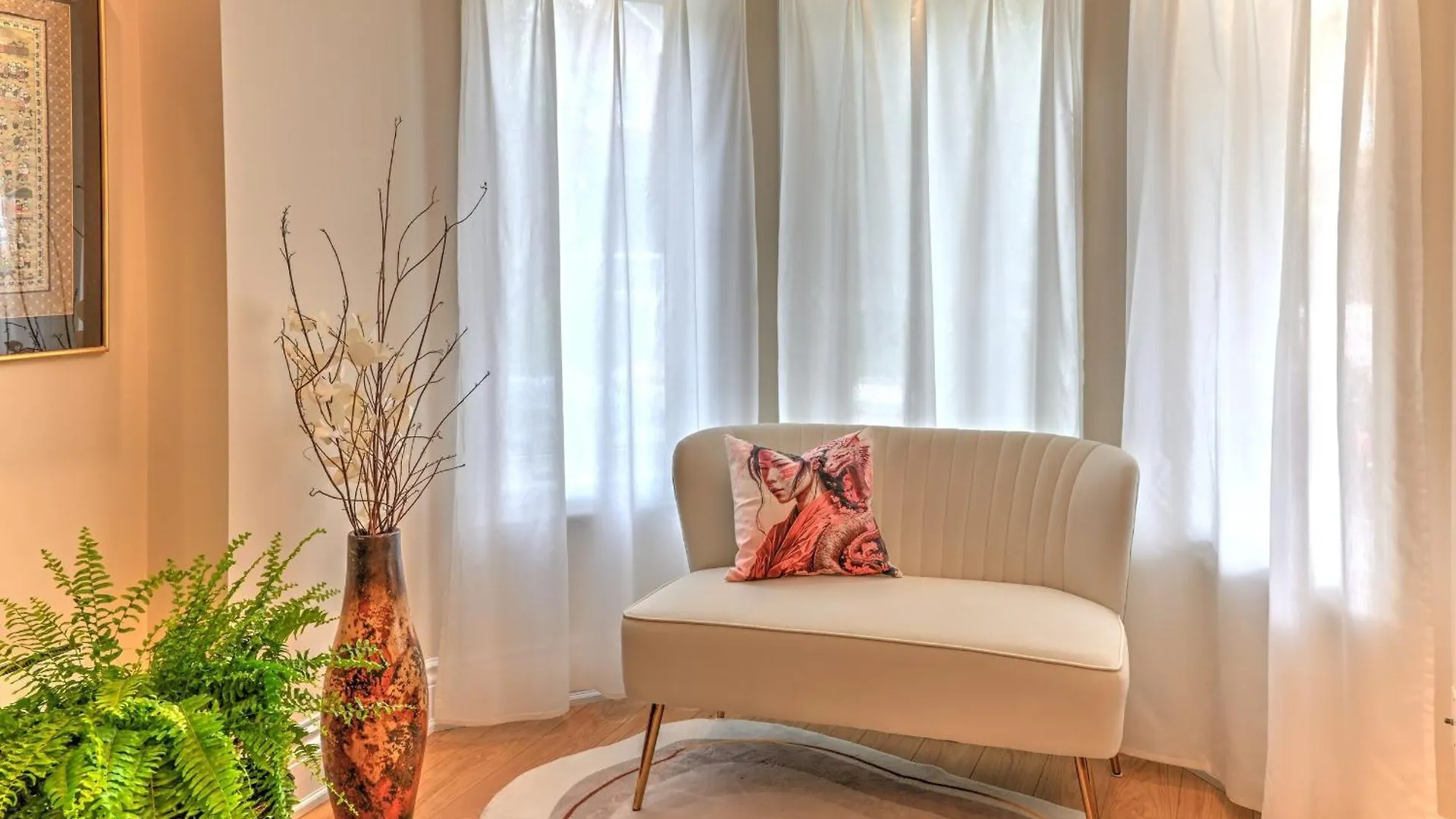 Welcome Home! Acores Bed & Breakfast Toronto Canada