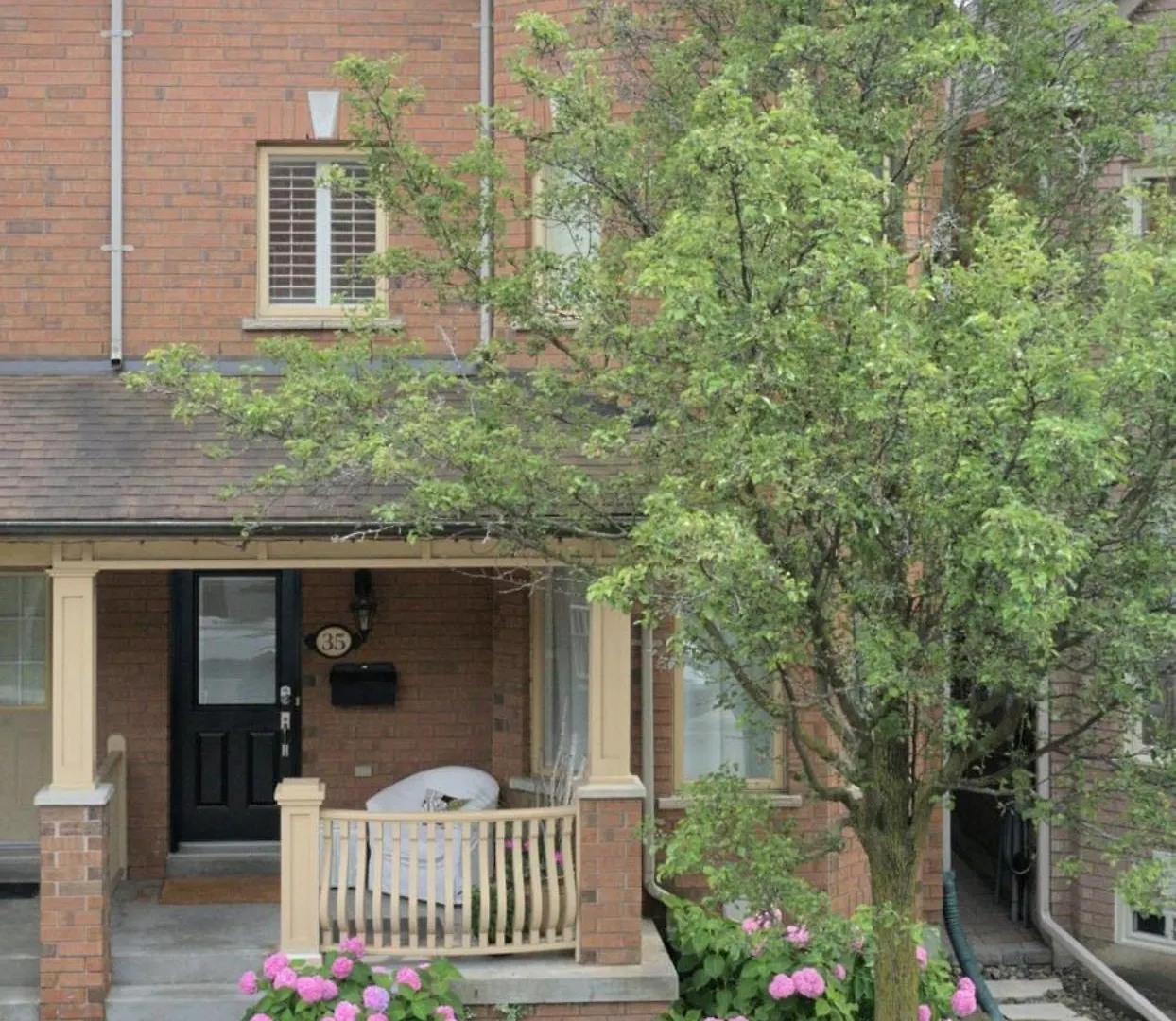 Welcome Home! Acores Bed & Breakfast Toronto