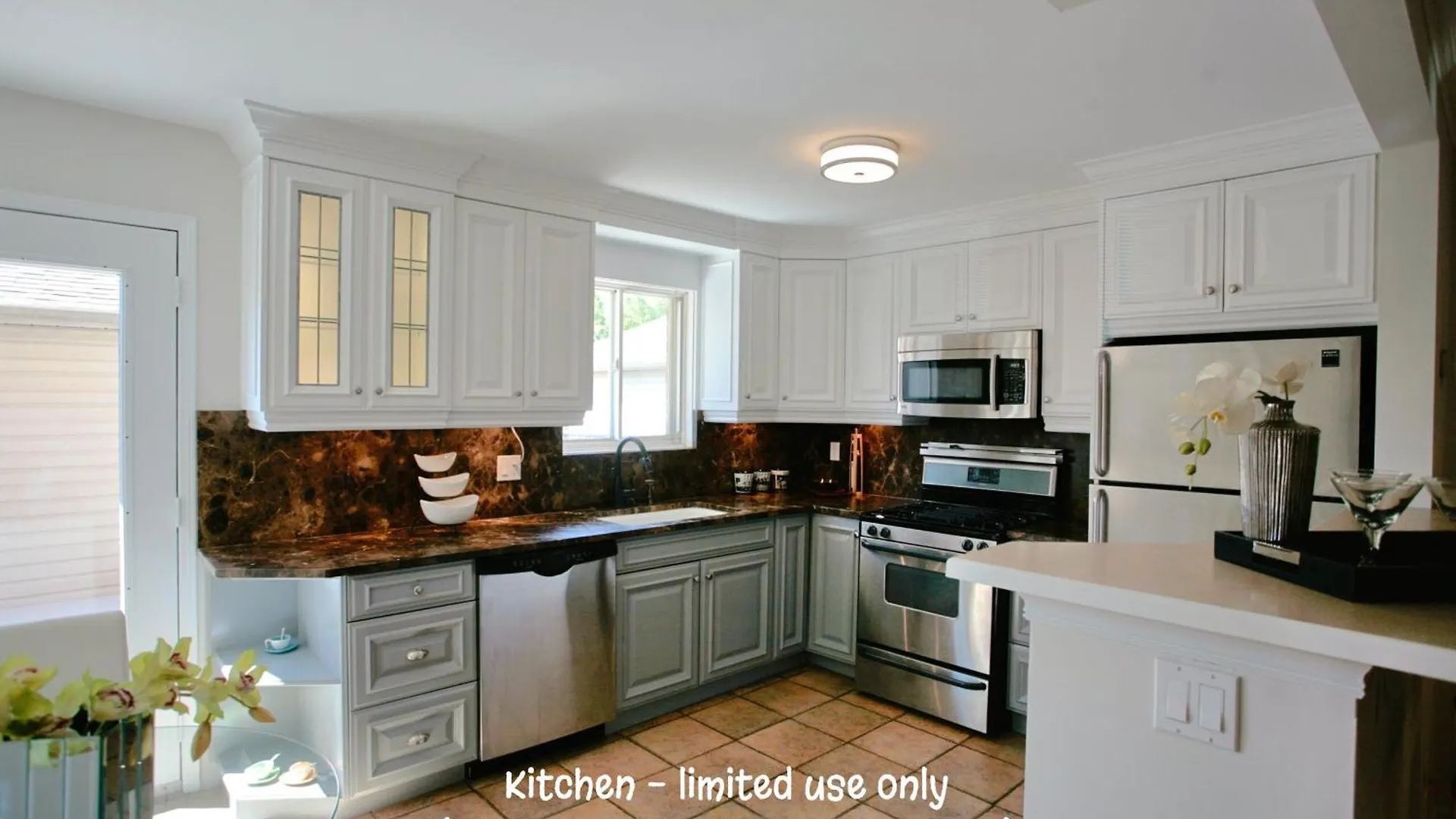 Welcome Home! Acores Bed & Breakfast Toronto Canada